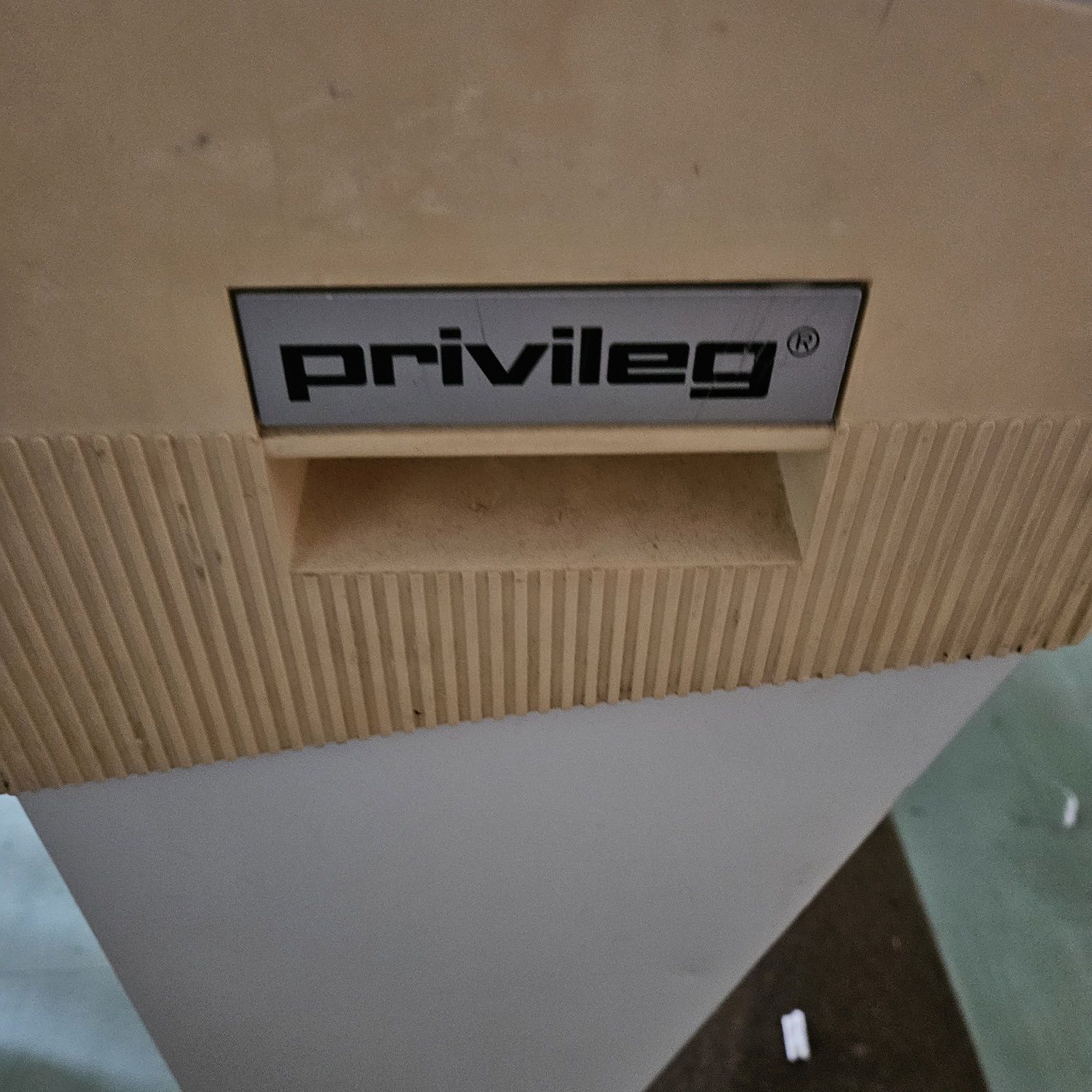 magiel privileg wolnostojący