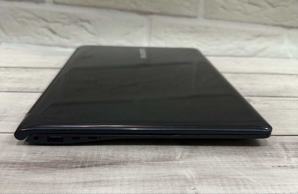 Сенсорний ноутбук Samsung NP915S3G 13.3’’ Quad-Core 4GB ОЗУ/128GB SSD