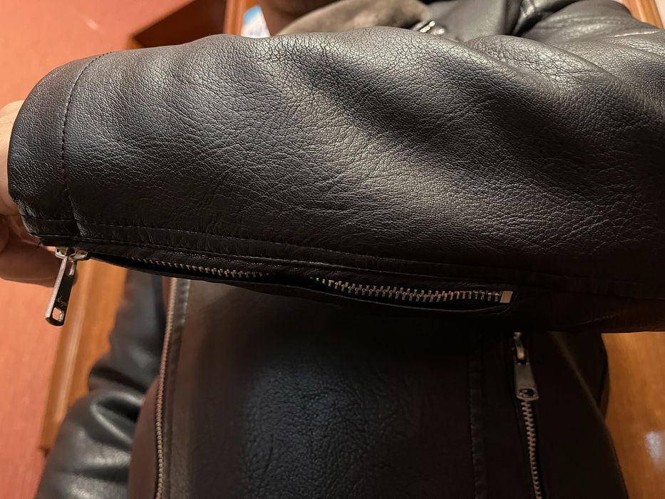 Продам чоловічу зимову кожанку в новому станні