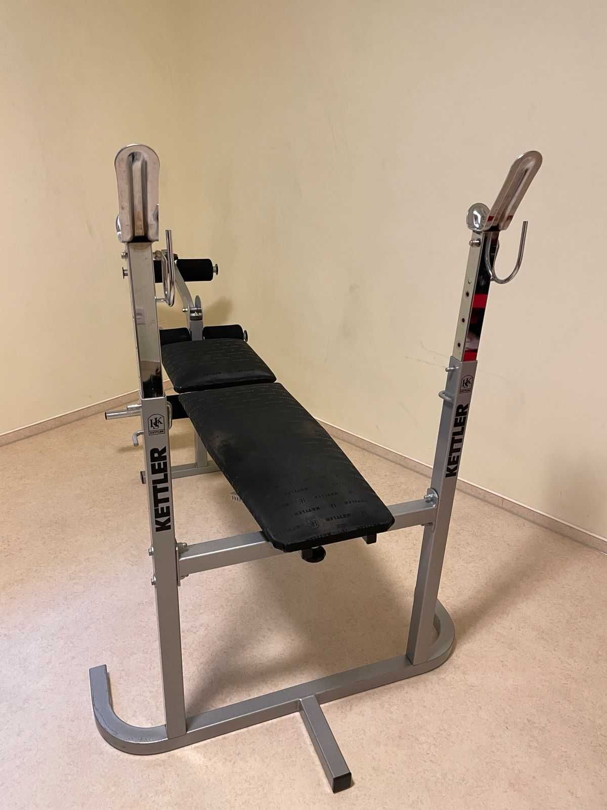 Ławeczka ławka treningowa KETTLER + stojak + sztanga + ćwiczenia nogi