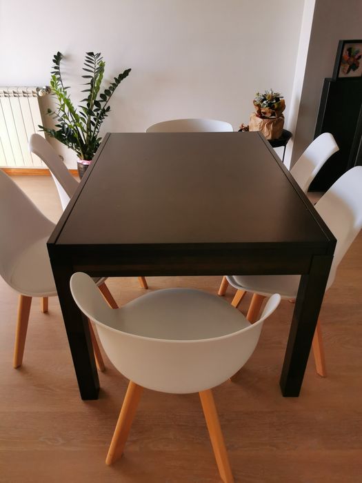 Mesa extensível e 6 cadeiras