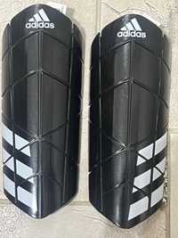 Футбольні щитки adidas