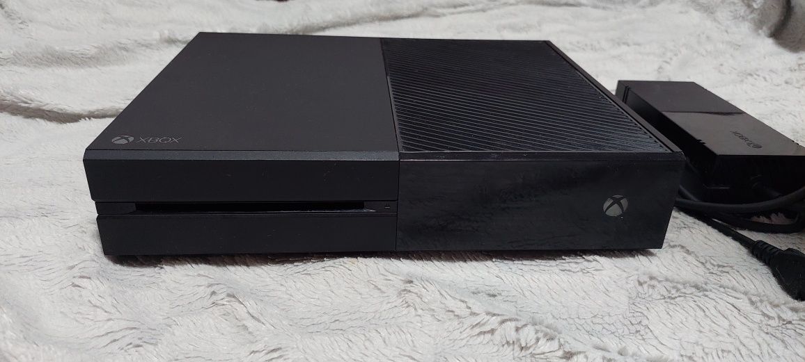 Продам приставку Xbox one