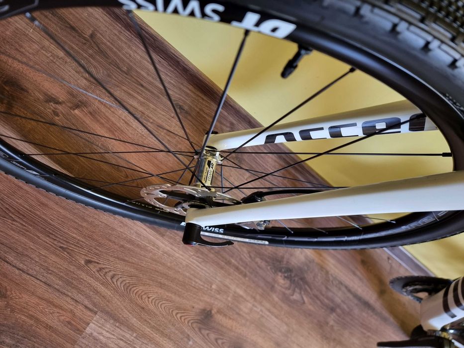 Rower karbonowy gravelowy