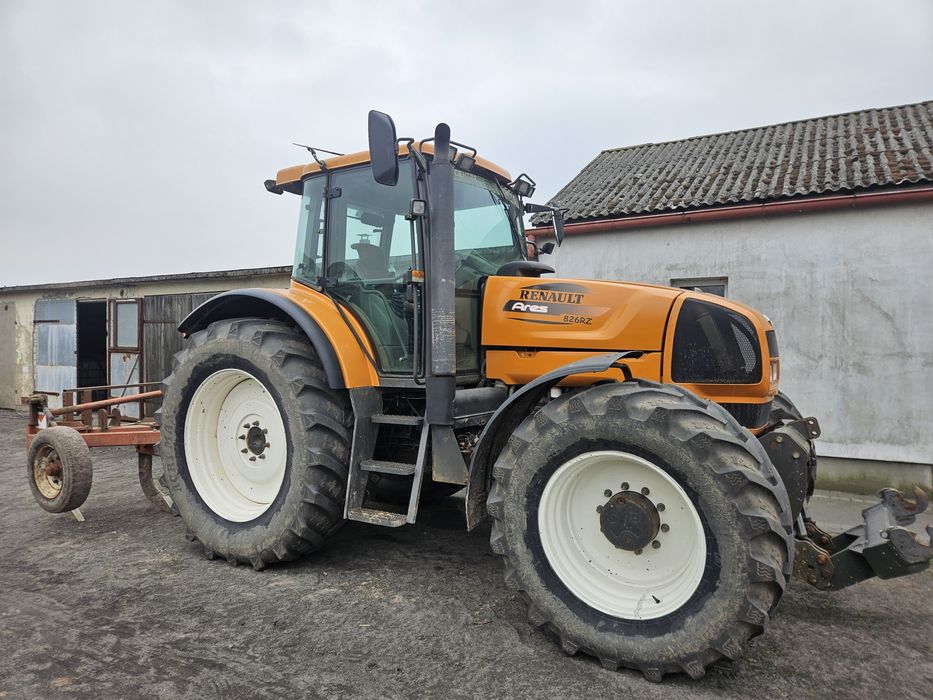 Ciągnik rolniczy  Renault 826, 836 claas