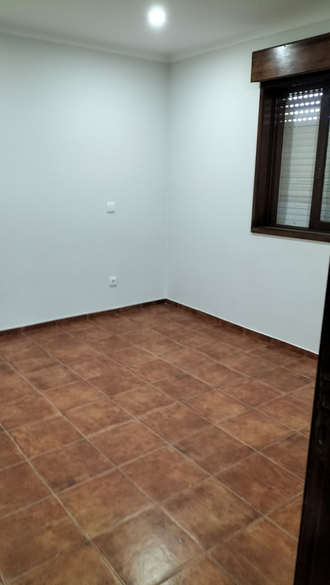 Arrenda-se casa T2 Traseiras em Leça da Palmeira centro