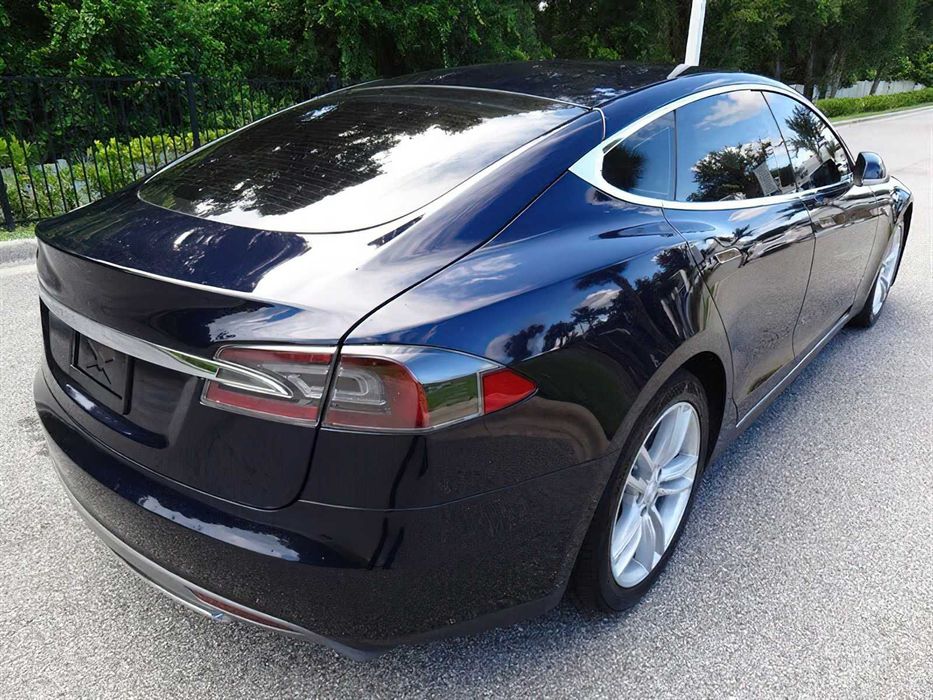 Tesla Model S      2015