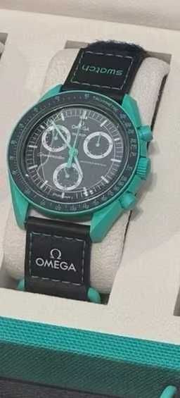 Omega x Swatch SO33L103: Błysk Polar Lights