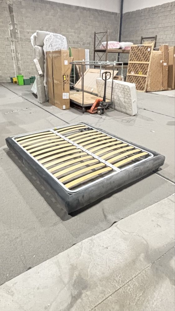 Cama completa forrada a tecido .