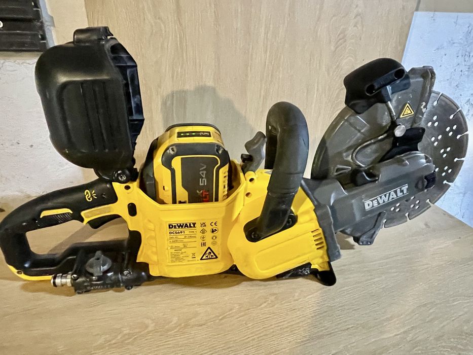 DeWALT DCS691 piła do betonu i stali + aku 15 Ah