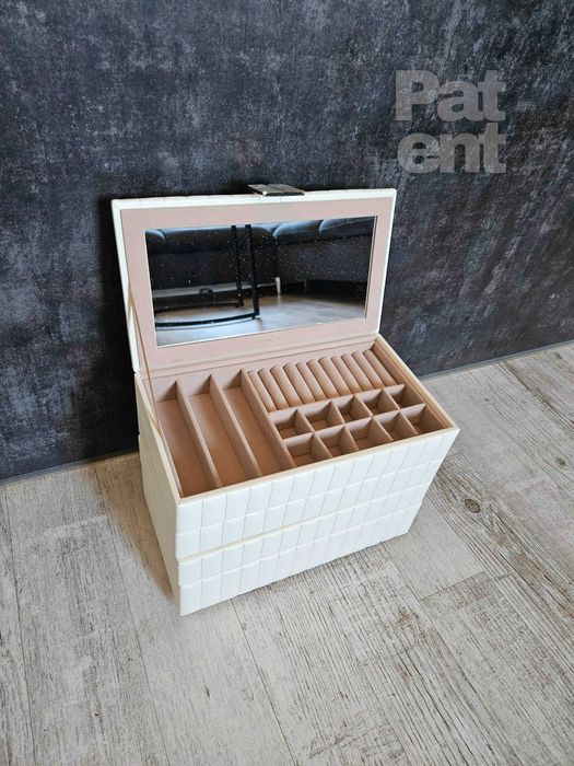 Duża biała pikowana szkatułka na biżuterię 4 poziomy z lusterkiem