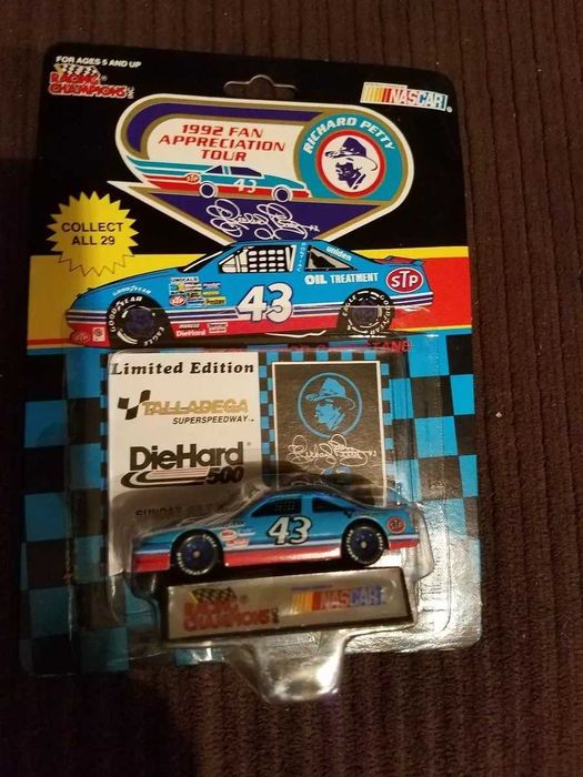 Модель nascar 1:64  richard petty