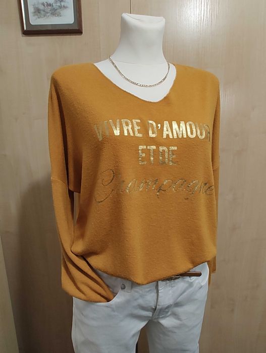 Oversizowy musztardowy sweter ze złotym napisem wiskoza wełna angora
