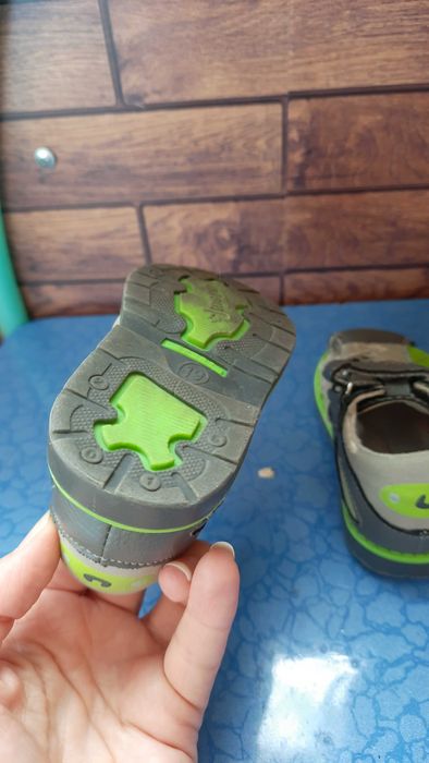 Сандалі для перших кроків