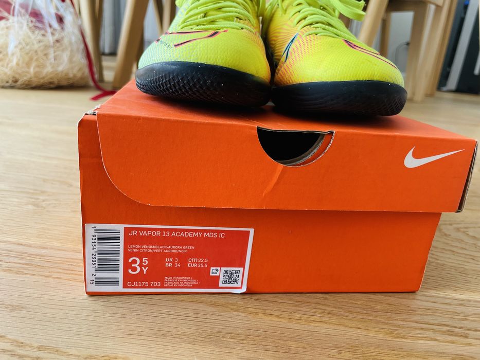 Buty piłkarskie halowe nike 35,5 , 22,5 cm wkładka