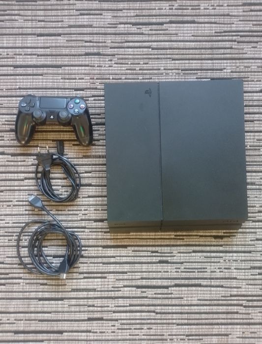 Ps4 1000 GB com comando original nova Uncharted collection jogo
Cabo H