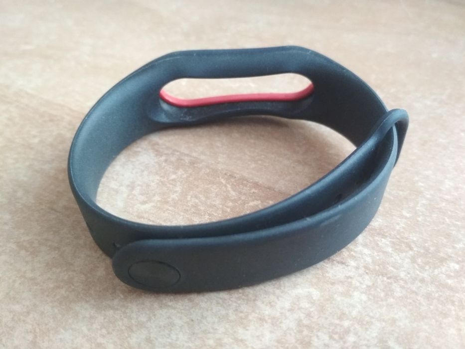 Opaska Mi Band 2 pasek czarno-czerwony