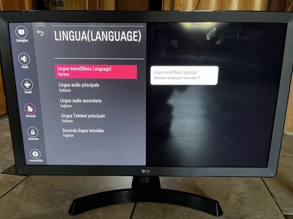 Телевізор/монітор LG 24TL510V-PZ у відмінному стані.