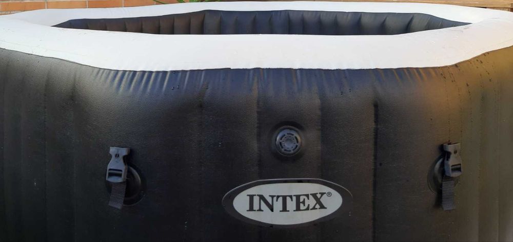 Spa insuflável octogonal INTEX com bolhas e jatos