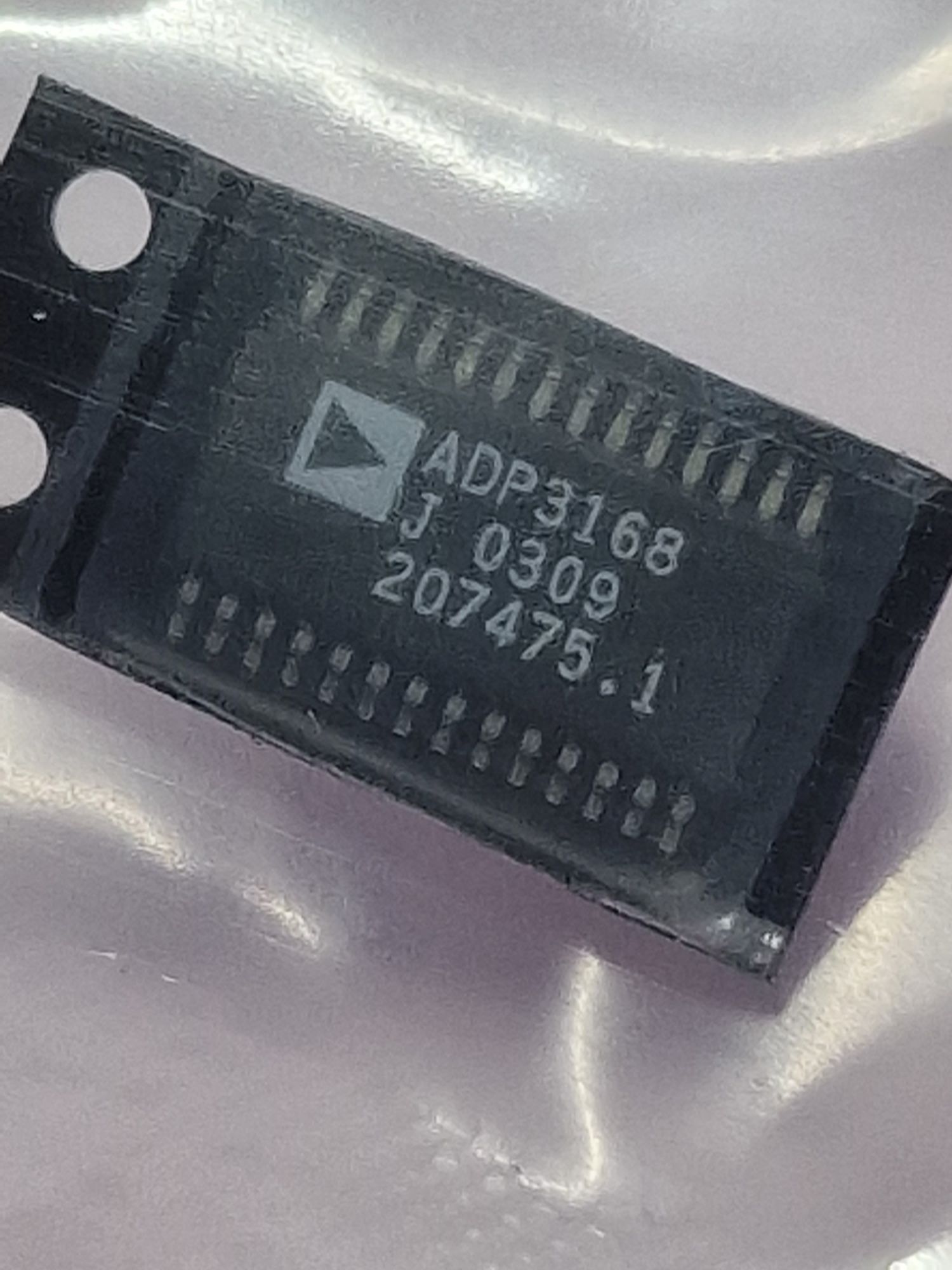 #869   ADP3168 Analog Devices