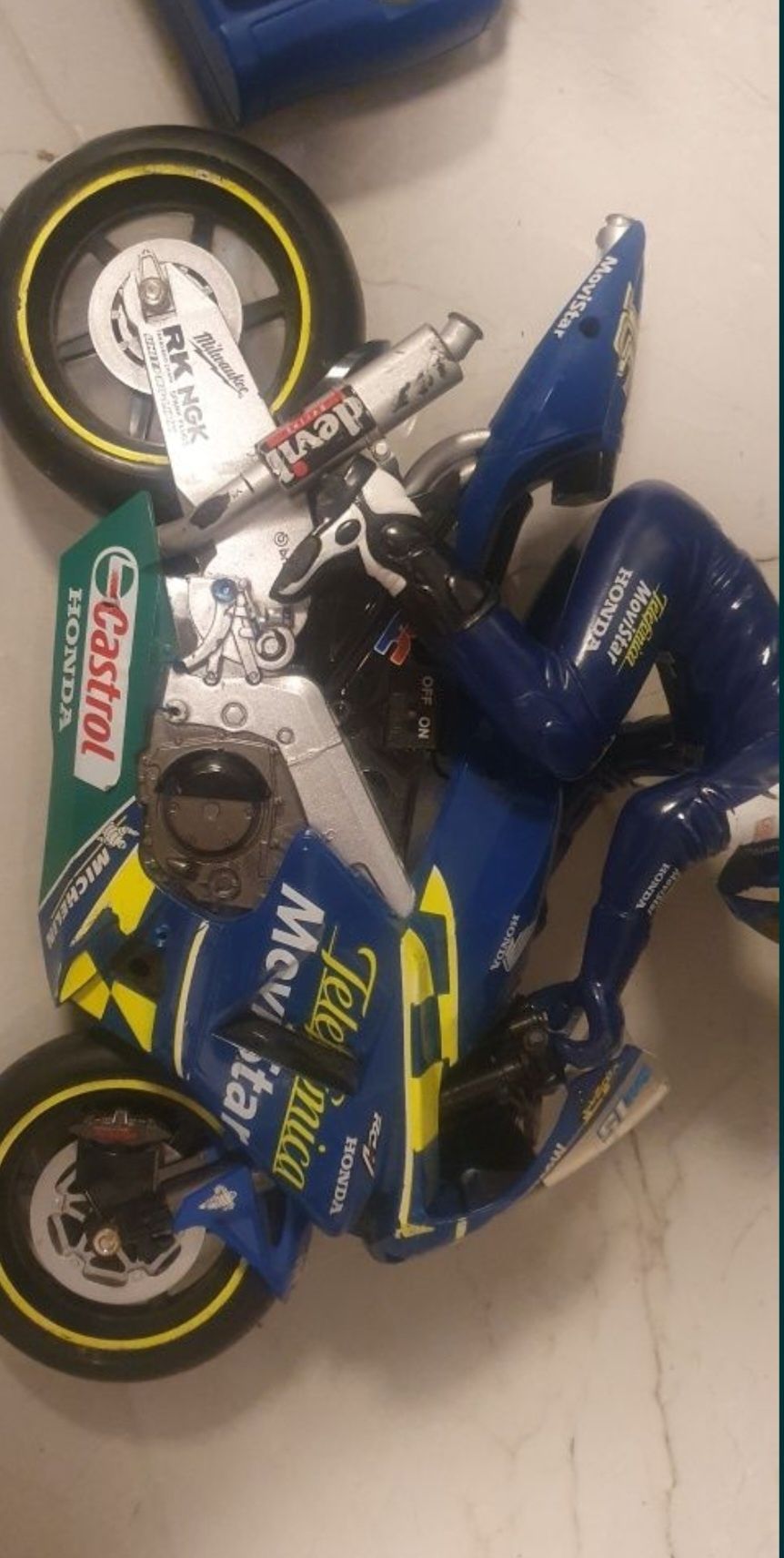 Zabawka motor scigacz piękny sterowany Honda RC 211