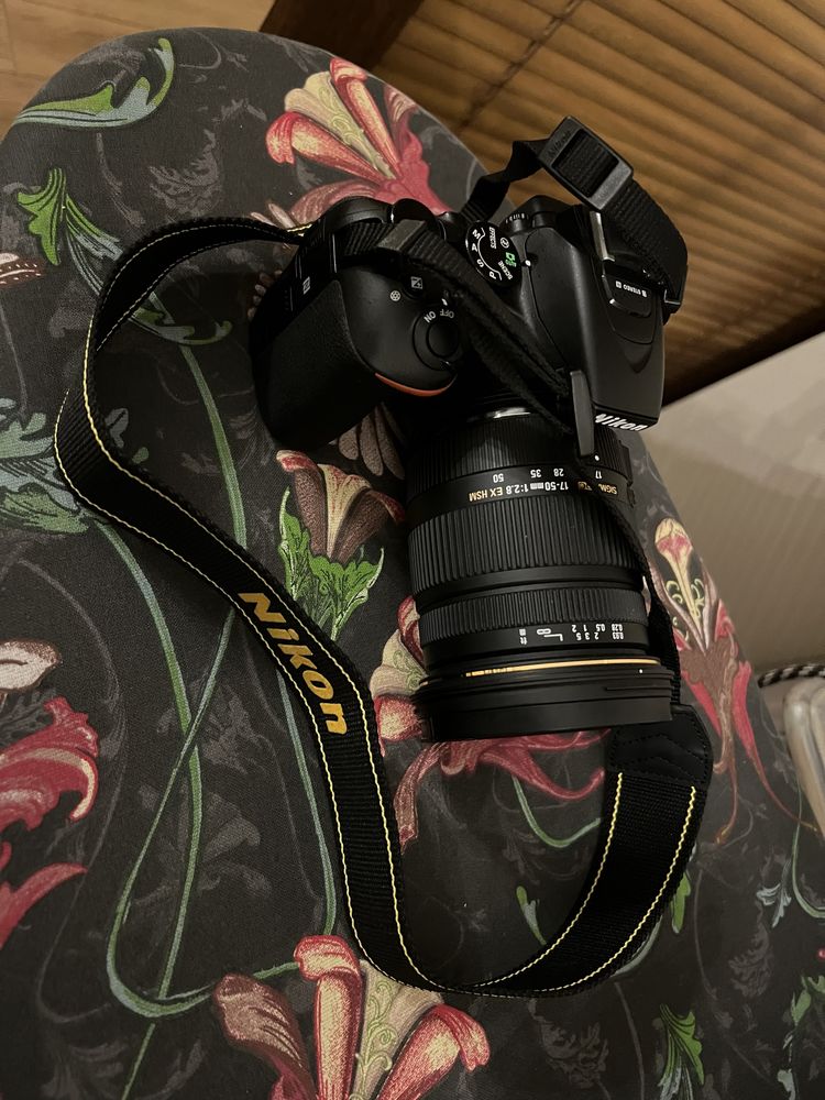 Lustrzanka Nikon D5600 korpus + obiektywy