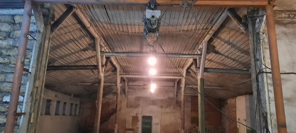 Продам чи Здам складське  приміщення  700 м/кв в місті Прилуки.