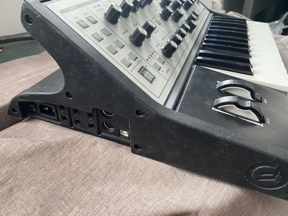 Syntezator analogowy Moog SubPhatty