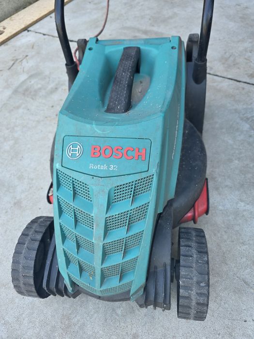 KOSIARKA ELEKTRYCZNA 32cm 1200W Rotak  32 Bosch