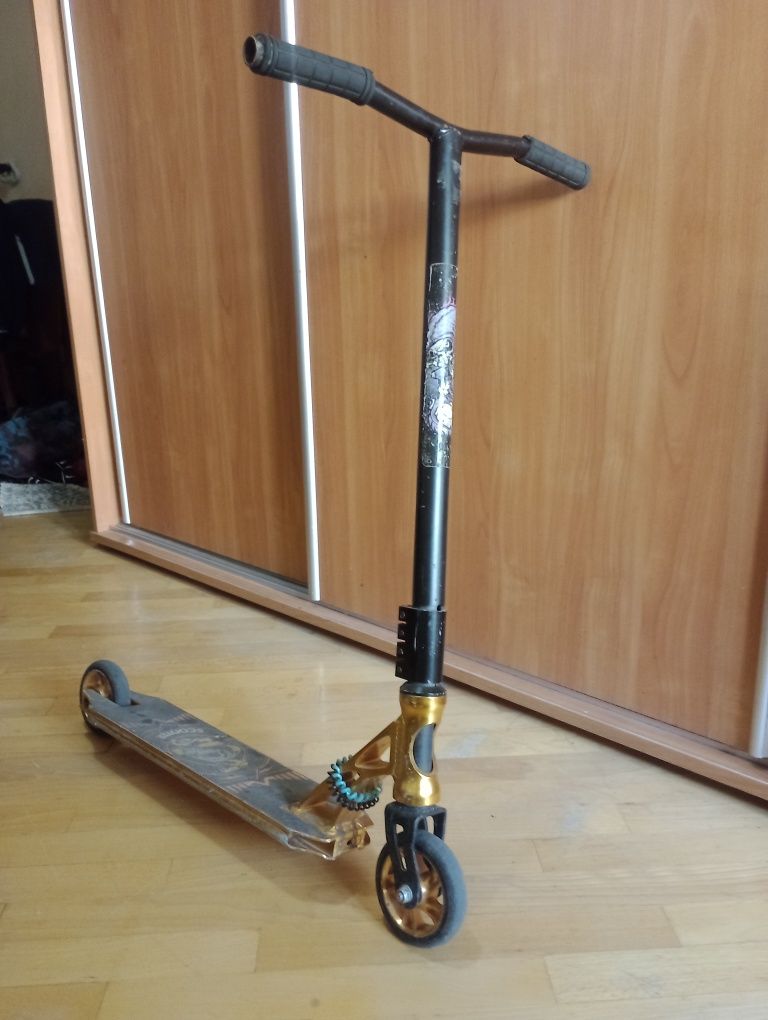 Трюковий самокат