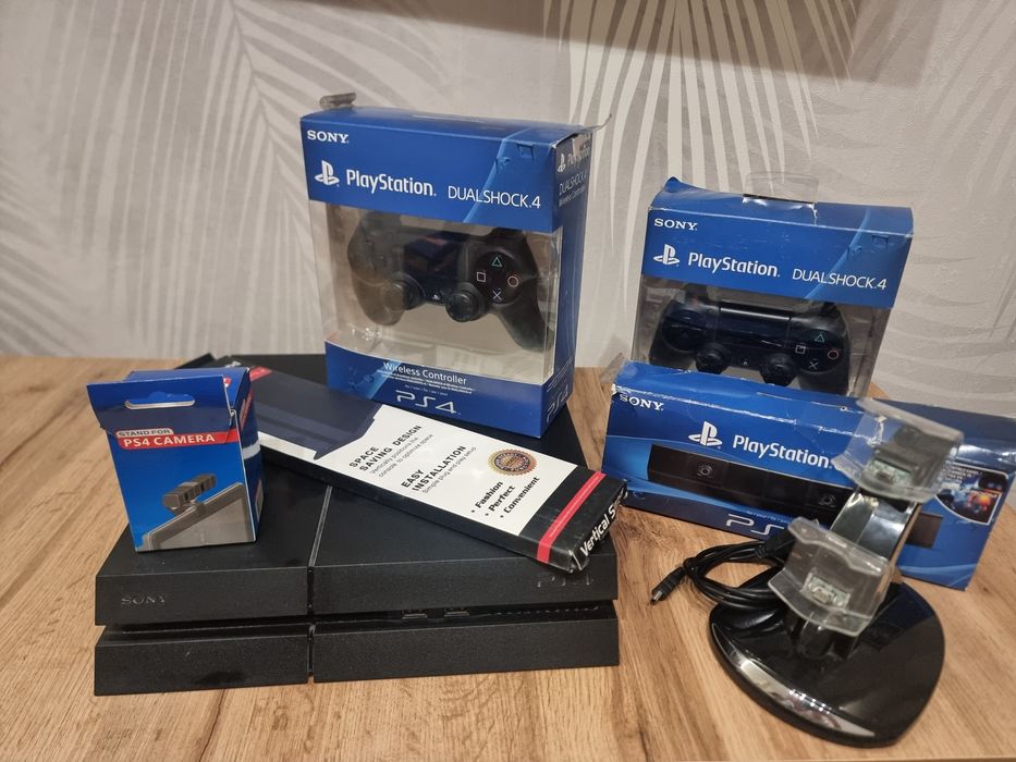 Playstation 4 + dodatki
