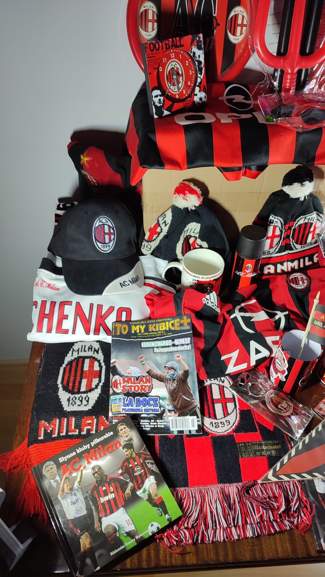 AC Milan Gadżety Klubowe Koszulka Koszulki Kubek Kubki Szalik Zegar