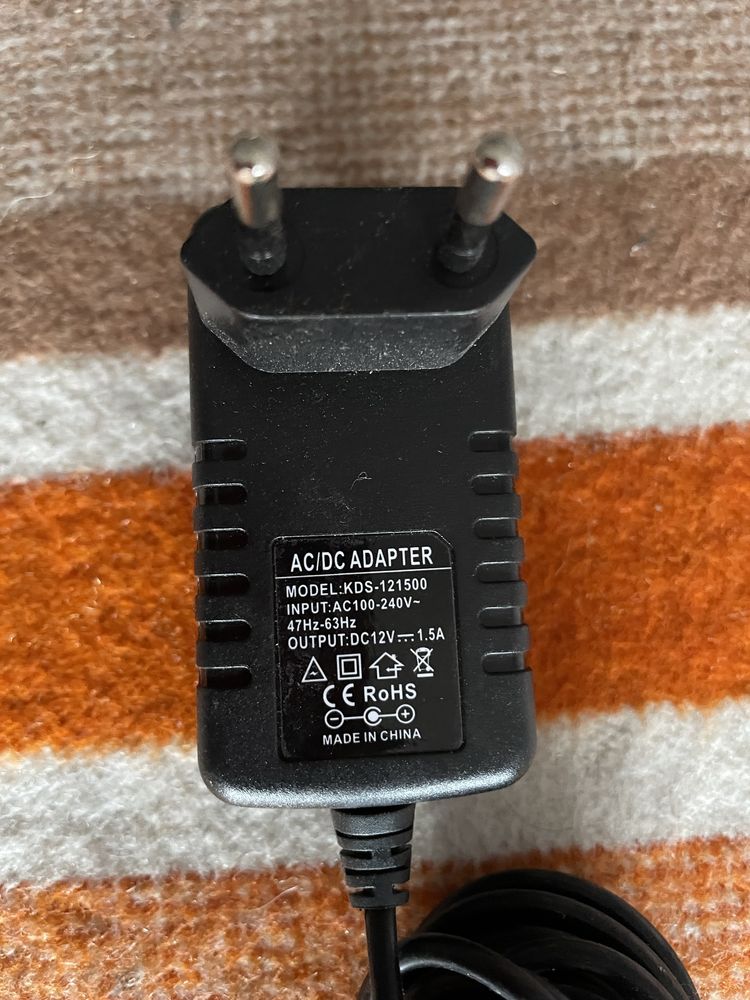 10 zasilaczy  12v/1,5 A