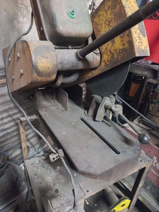 Відрізнити станок. Маятникова пила