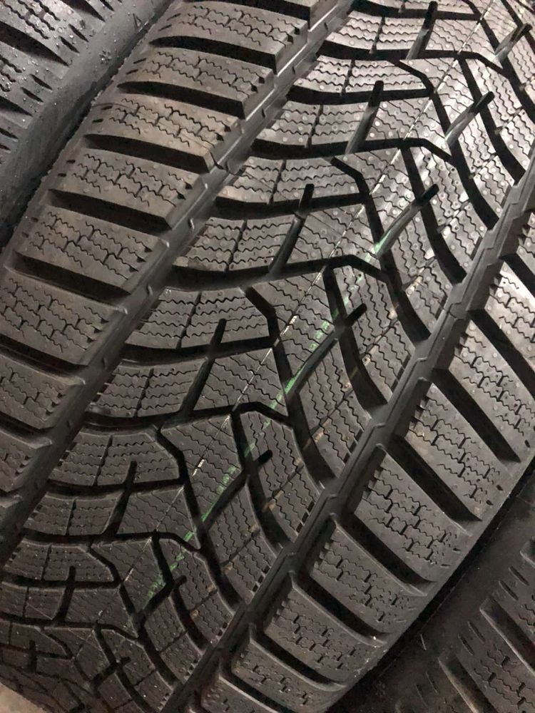 235/45/18 R18 Dunlop SP Winter Sport 5 4шт нові зима