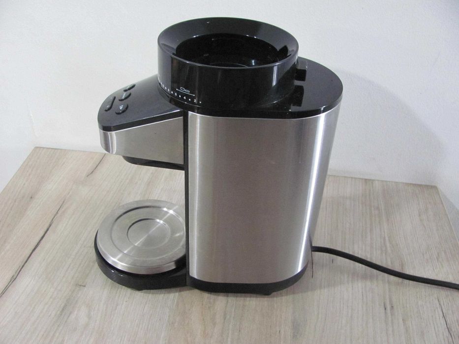 Elektryczny młynek Tchibo do kawy z wagą