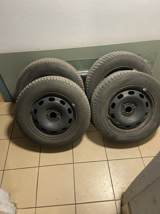 Sprzedam opony w dobrym stanie.