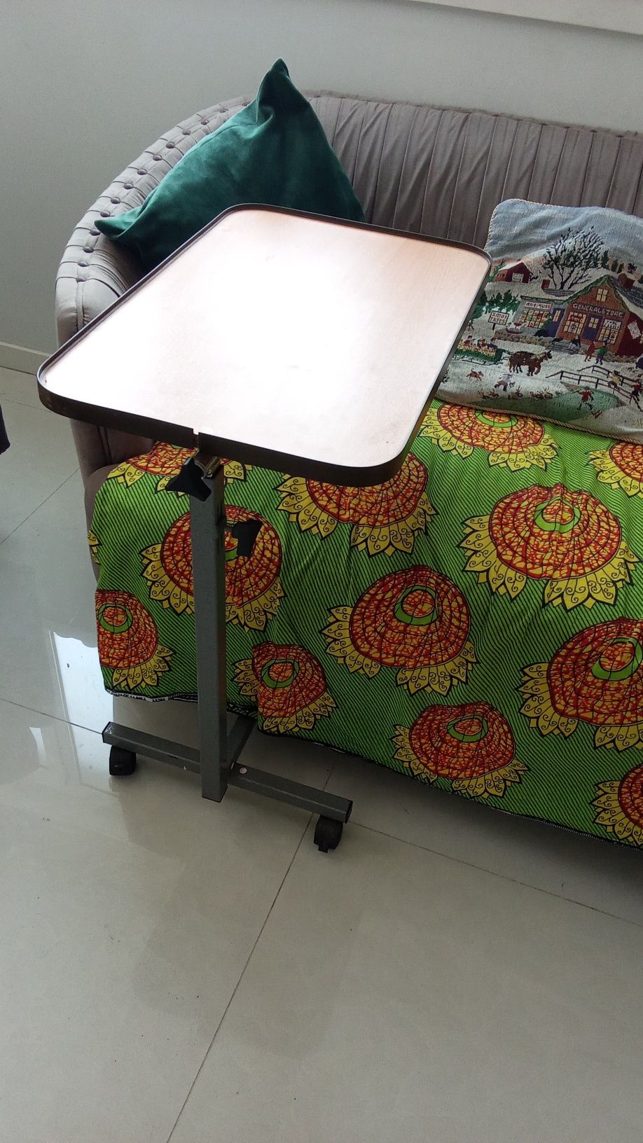 MESA SOFÁ Almoços Leituras. Com Rodas. 6 Fotos