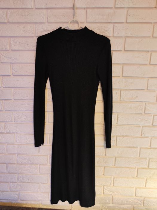 Sukienka dzianinowa prążkowana rozm.S