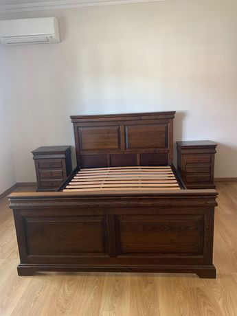 Mobília quarto em madeira de Castanho