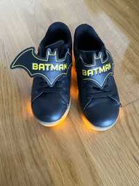 Świecące buty batman