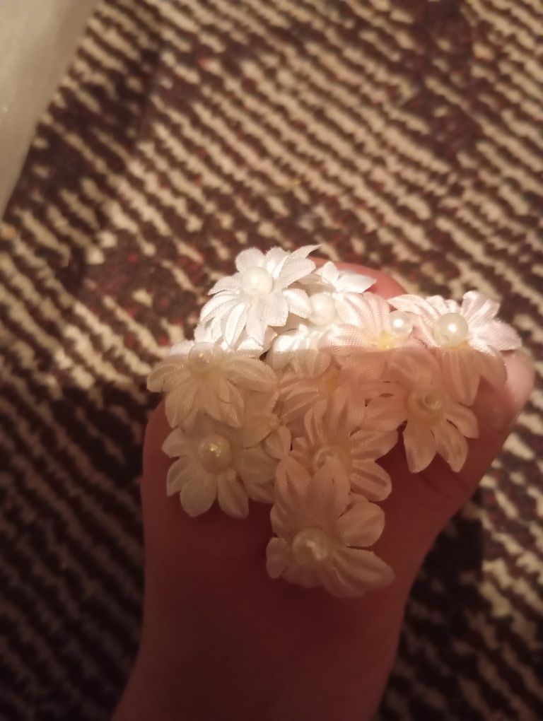 Шпильки с розами