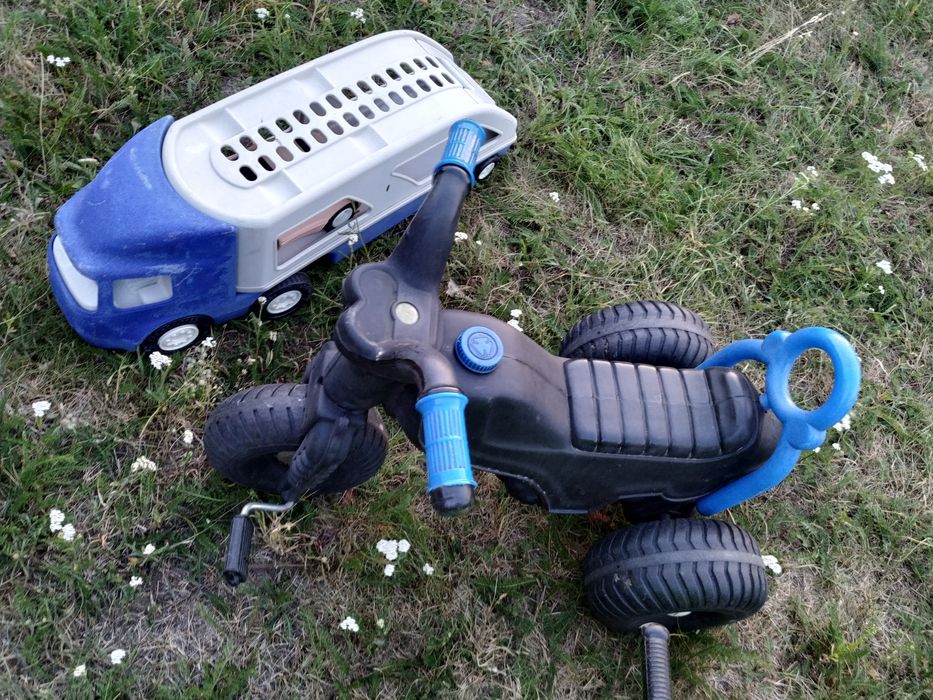 Zestaw zabawek motorek jeździk odpycha trójkołowiec laweta little tike