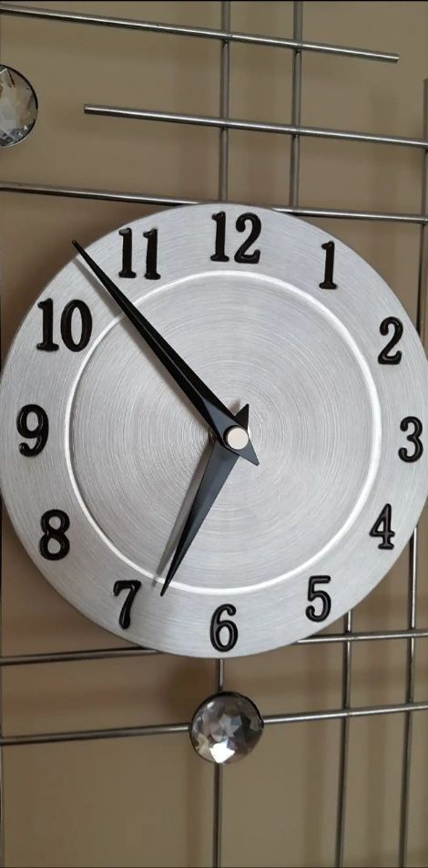 Zegar ścienny 56x33 cm srebrny szkło akrylowe