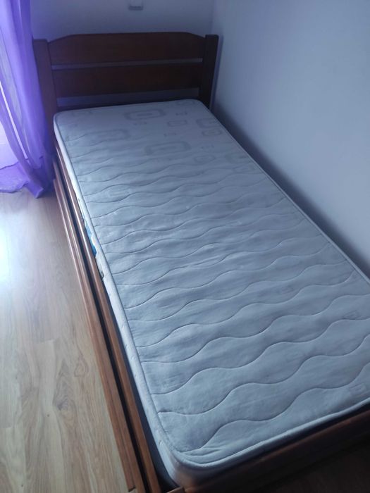 Cama madeira solteiro, com gavetão que faz outra cama + colchão