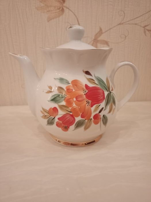 Продам заварочный чайник СССР.
Состояние новое, 600 грамм.
Фото 3,4, е