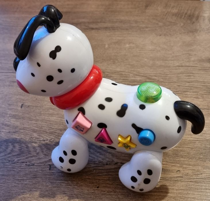 Piesek zabawka świeci wydaje odgłosy