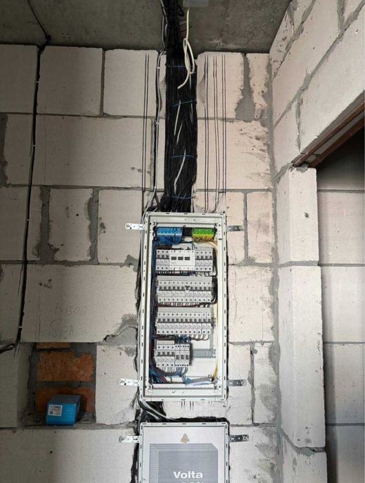 Продам 4-кімнатну квартиру, Грушевського 110