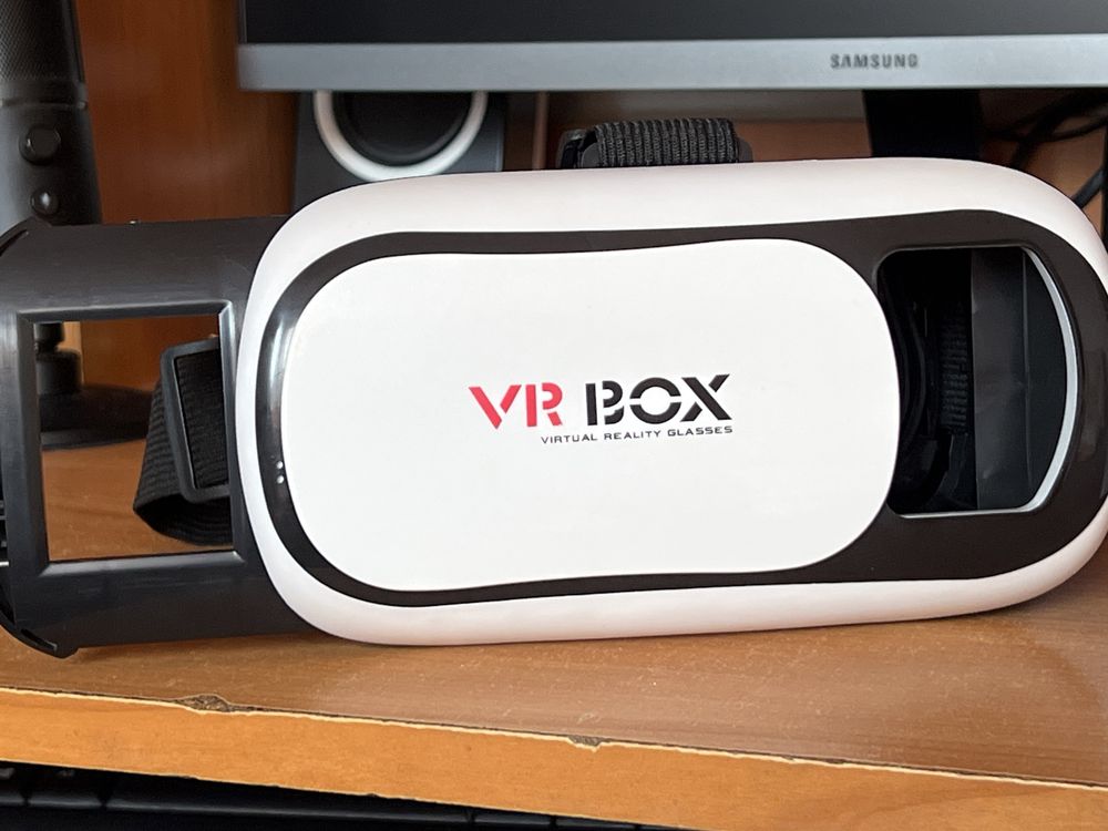 VR Box (універсальний шлем доповненої реальності)