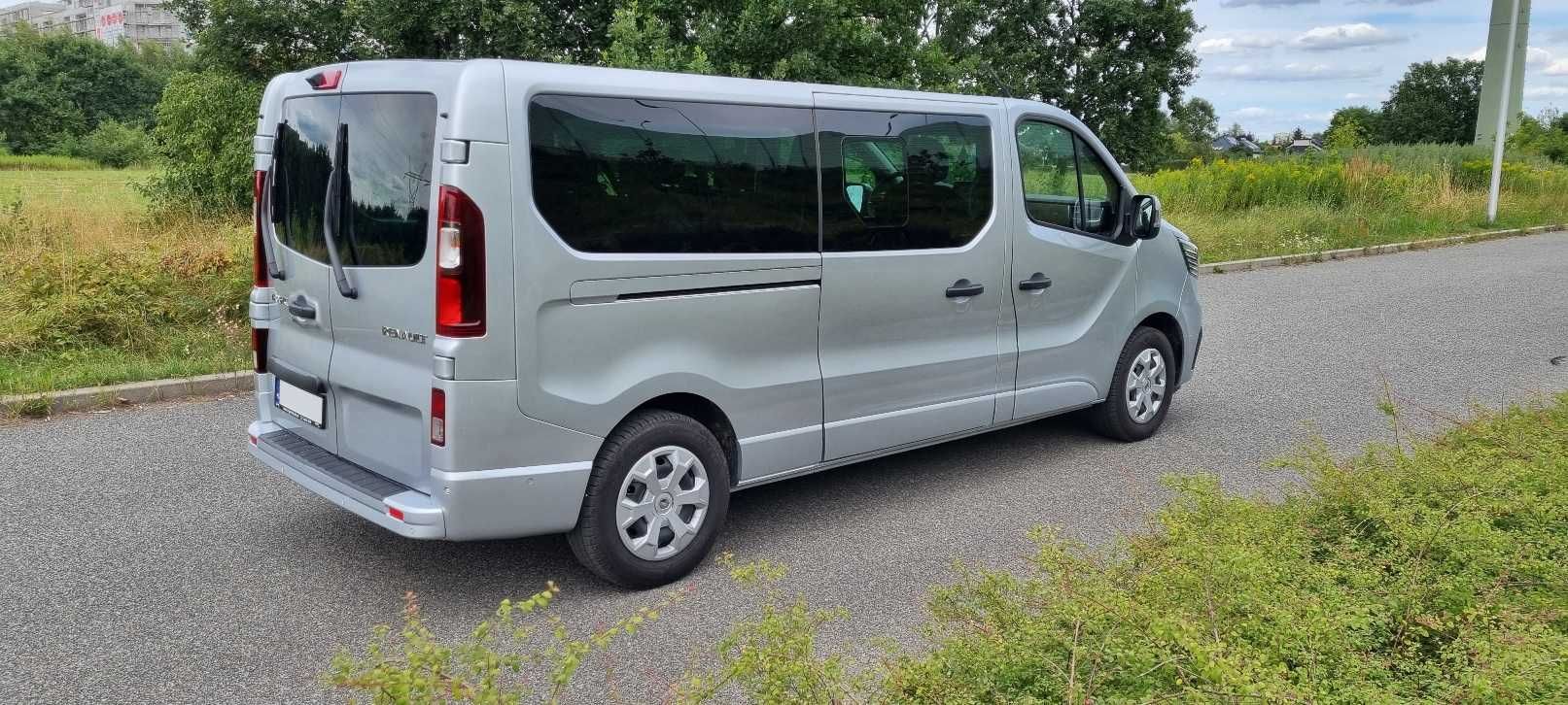 Wypożyczalnia wynajem busów busa - 8 os AUTOMAT Renault Trafic 2022